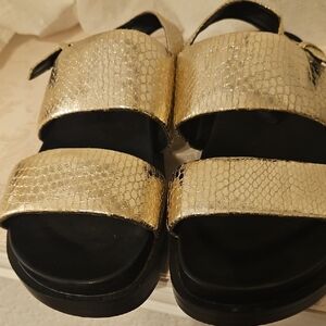 AEROSOLES Gold Textured Sandals
